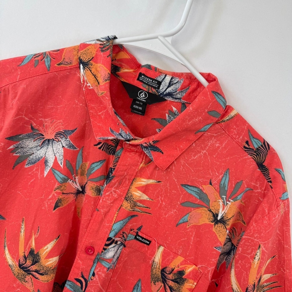 Volcom Men XXL Modern Fit Red Tropical Bird of Paradise Floral Button Down Shirt